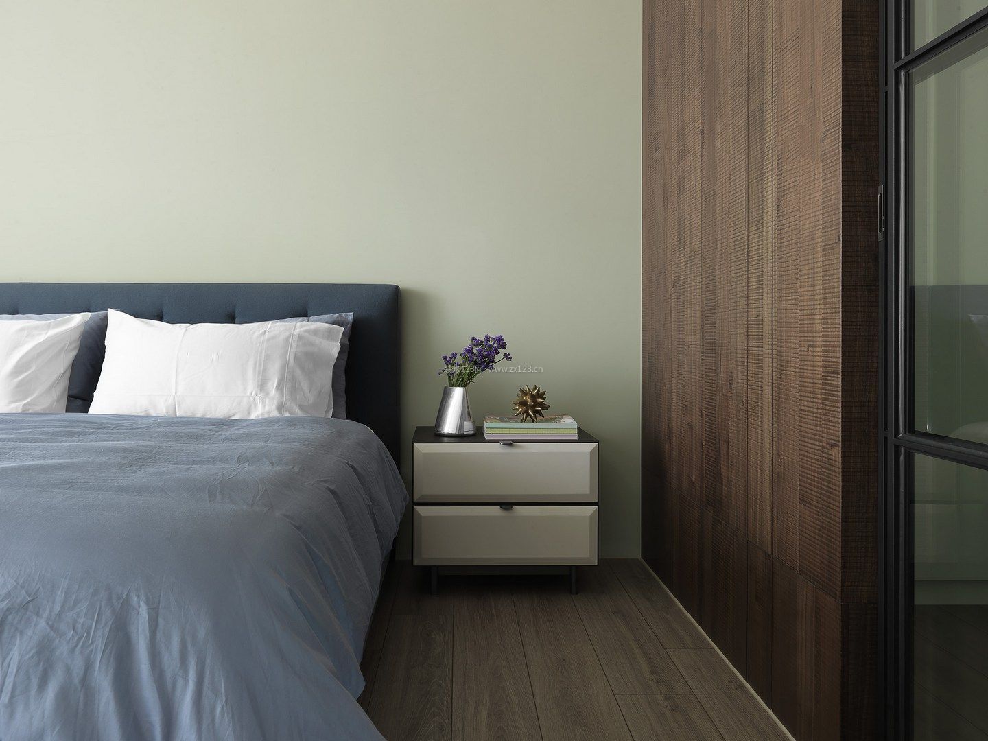 北欧风格室内卧室灰色木地板装修效果图