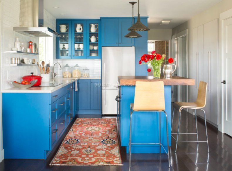 蓝色地中海风格4米厨房设计