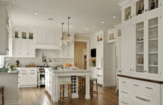 欧式开放厨房白色橱柜装修效果图片