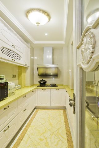 小居室厨房暖黄色地砖装修效果图片