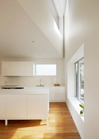 小复式白色家居厨房设计