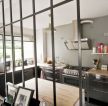 厨房与餐厅之间金属门框隔断装修效果图片