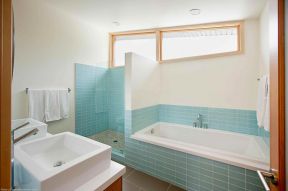 蓝色卫生间 砖砌浴缸装修效果图片