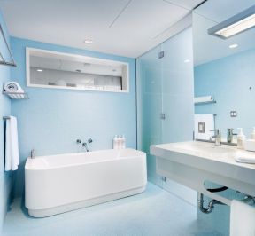 蓝色卫生间 白色浴缸装修效果图片