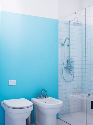 蓝色卫生间背景墙设计效果图地中海