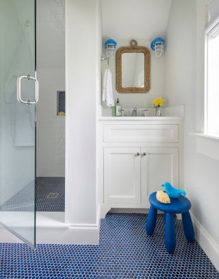室内现代简约风格蓝色卫生间效果图