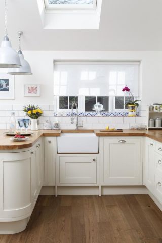 欧式开放式厨房白色橱柜装修效果图片