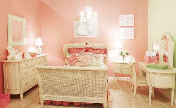 粉色儿童房装修