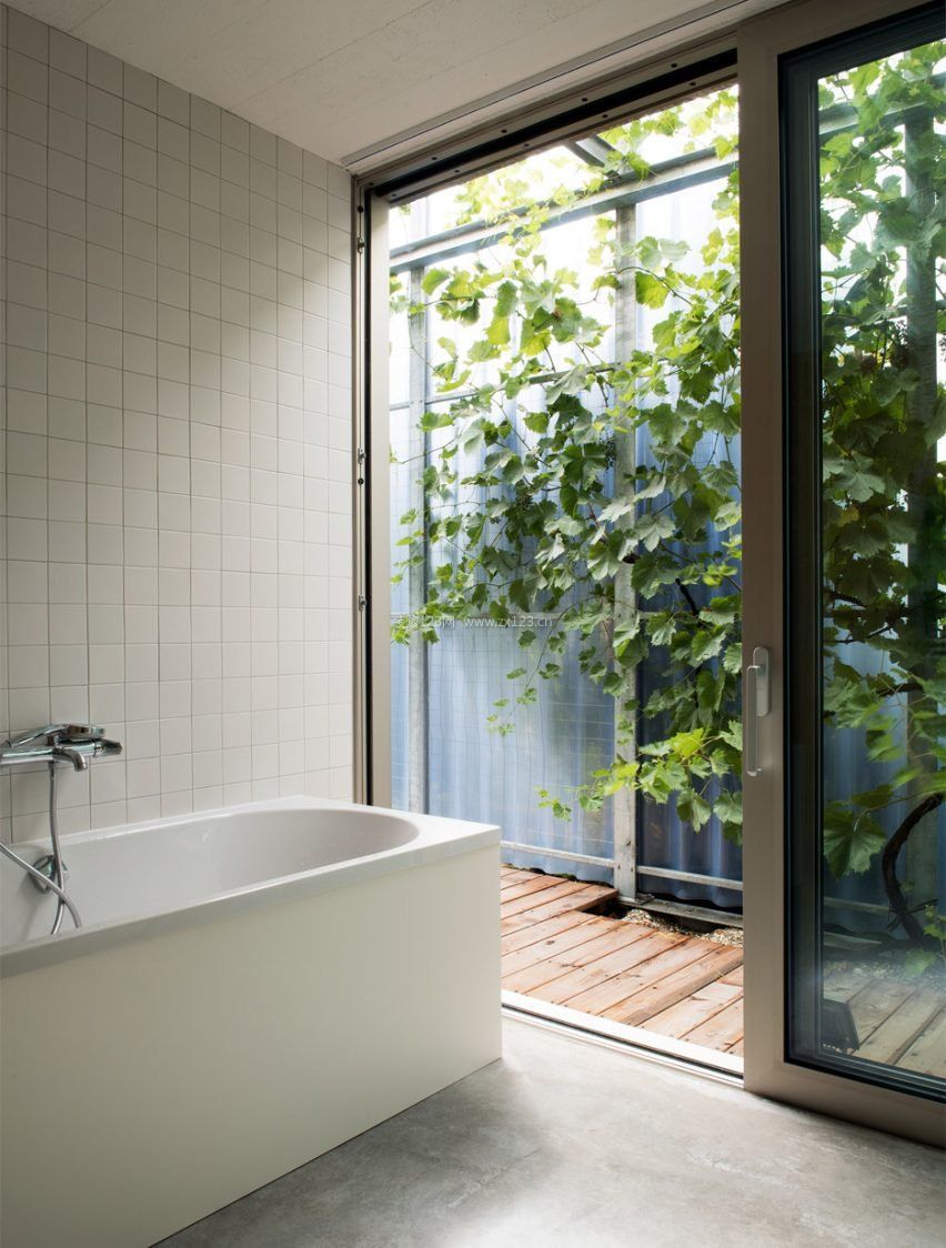 一层小别墅设计卫生间浴缸效果图