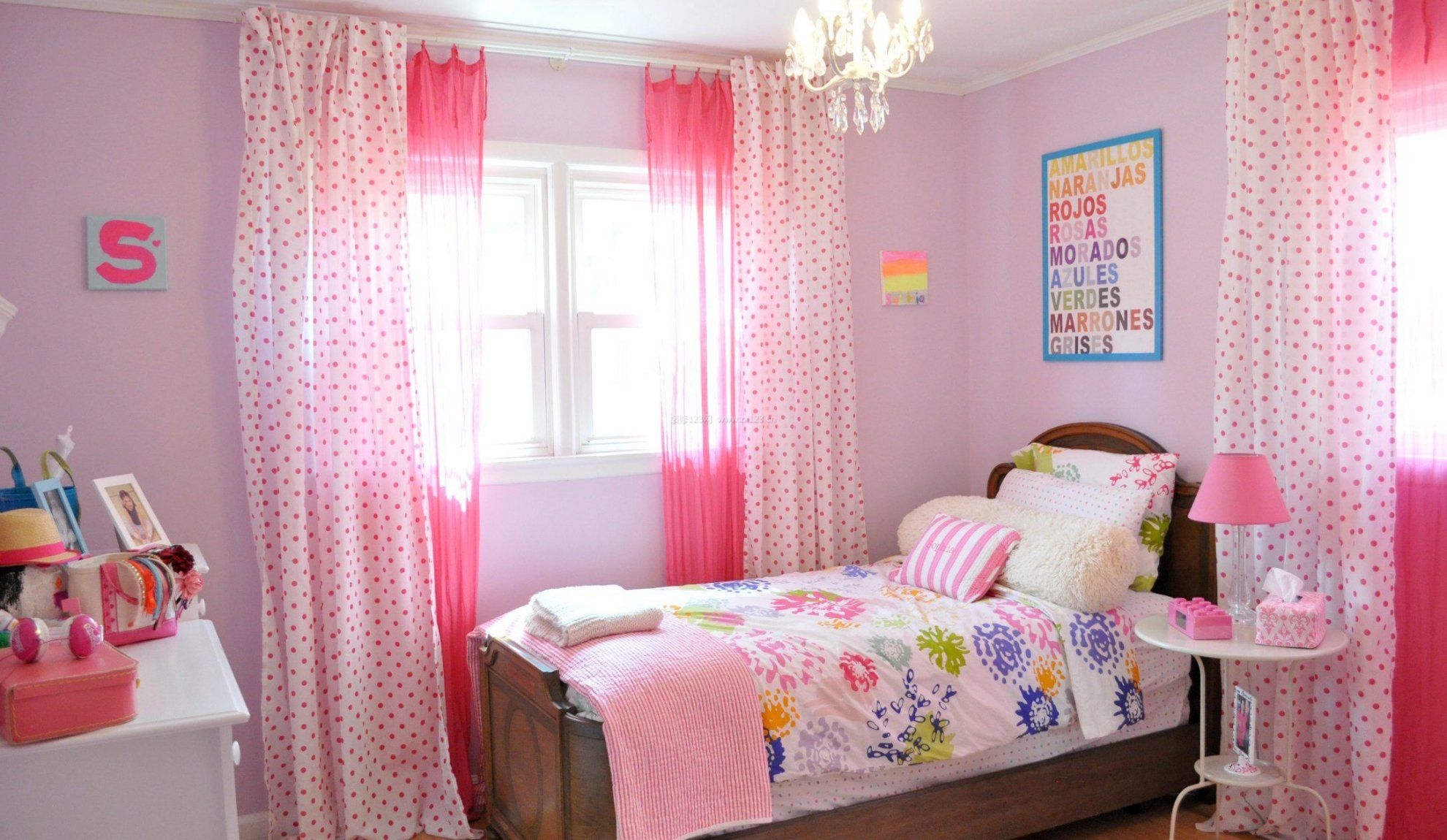 粉色家居卧室窗帘效果图