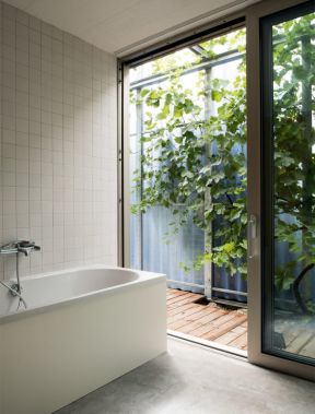 一层小别墅设计卫生间浴缸效果图
