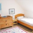 70平米两居室卧室实木家具效果图