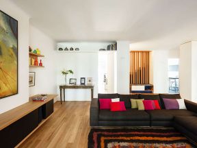 现代简约小户型客厅浅黄色木地板装修效果图片