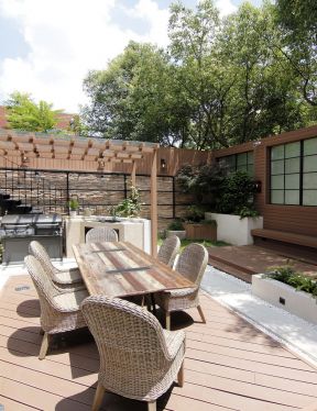 家庭装修2023年新款露天阳台花园设计图片