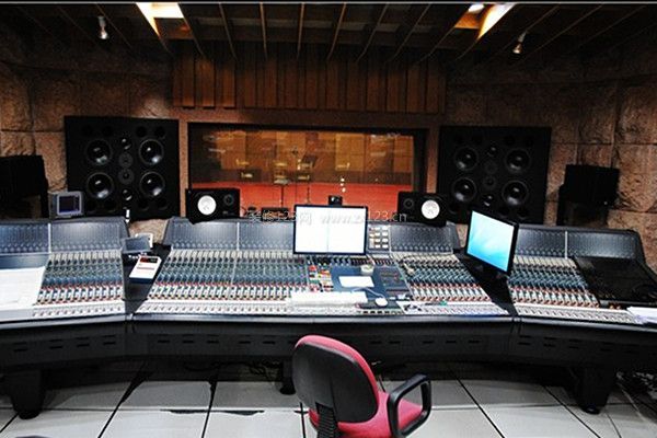 广州录音棚装修设计技巧如何装修简单实用的录音棚