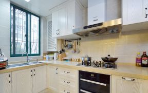 简单大方的房屋装修 厨房橱柜装修效果图片