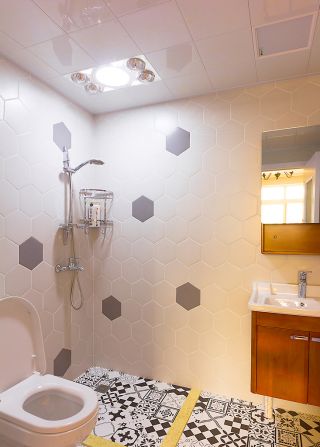 简单大方的房屋卫生间浴室装修图