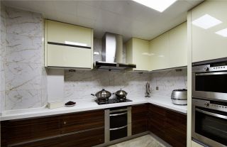 简单大方的房屋厨房橱柜装修效果图片