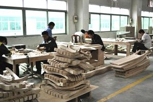 工厂定制与木工哪个更好 工厂定制与木工优缺点对比