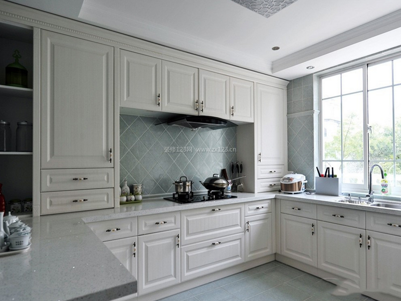 欧式厨房装修设计效果图 白色橱柜装修效果图片