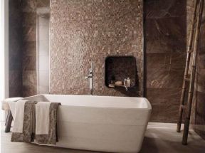 瓷砖背景墙 白色浴缸装修效果图片