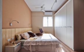 现代简约卧室效果图 纯色壁纸装修效果图片