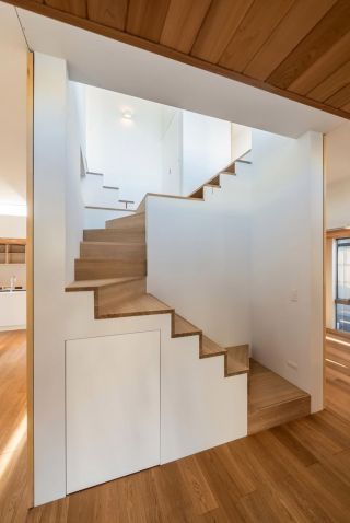 现代家装室内跃层楼梯装修效果图