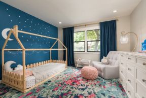 10平米小卧室设计 深蓝色墙壁