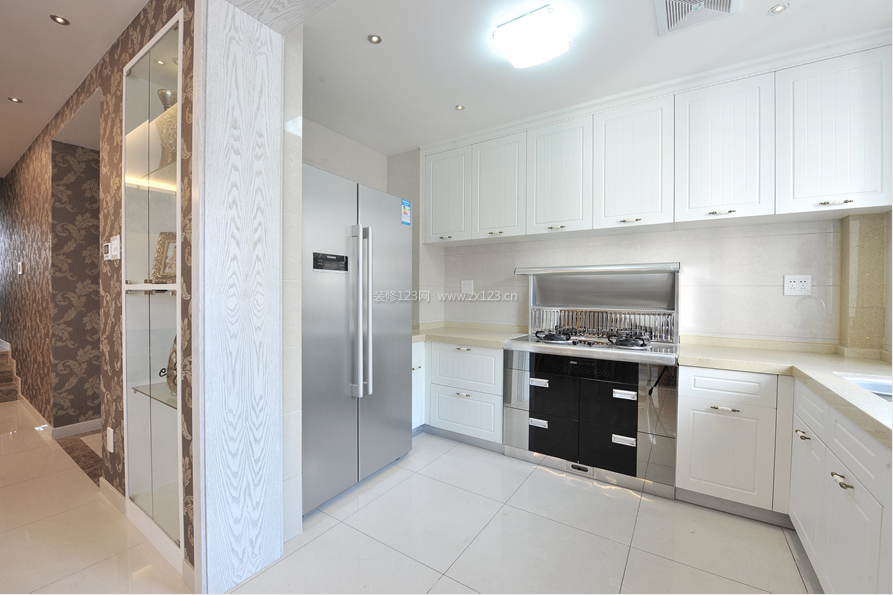 欧式新古典厨房装修效果图 白色橱柜装修效果图片