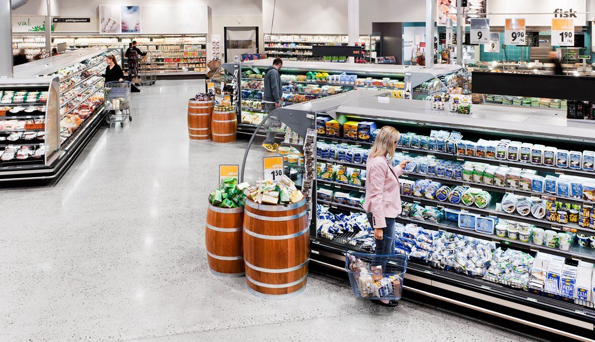 超市零食店货架装修设计效果图 