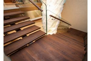 木地板楼梯安装