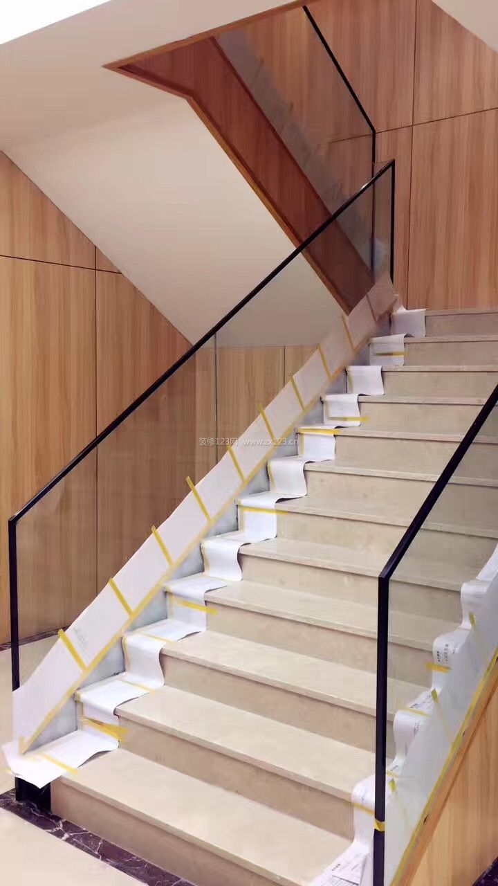 现代简约办公室室内楼梯装修图片
