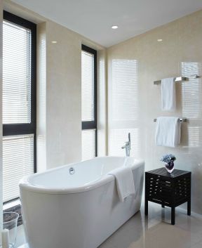 公寓式住宅效果图 白色浴缸装修效果图片