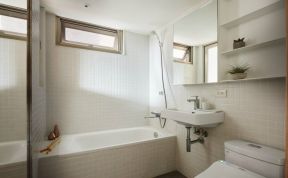 小户型复式房装修样板房 卫生间浴缸