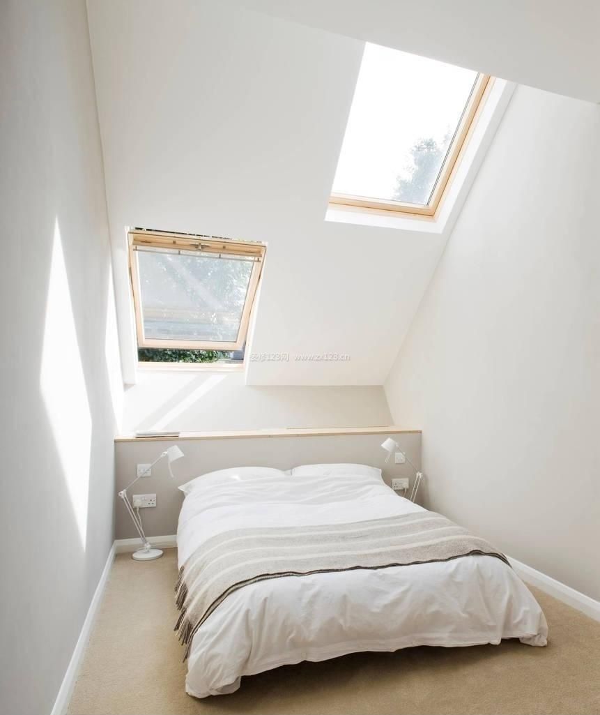 现代小卧室斜顶装修效果图大全