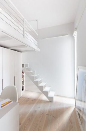 小空间阁楼楼梯设计 2020简约白色阁楼楼梯效果图