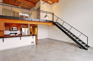 复式单身公寓小空间阁楼楼梯设计 
