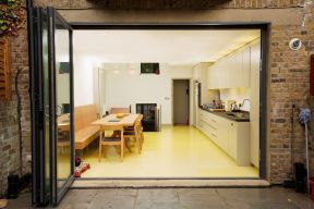 2023简单现代家装厨房折叠门效果图
