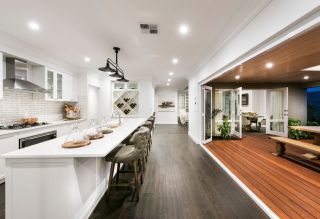 2023白色简欧室内厨房折叠门装修效果图