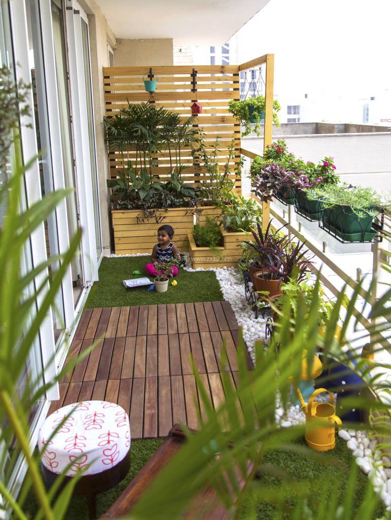 高层阳台花园防腐木花架装修效果图片