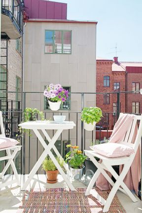 高层阳台花园装修效果图 2020休闲桌椅图片