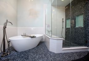 2023简约风格小卫生间淋浴房浴缸效果图片
