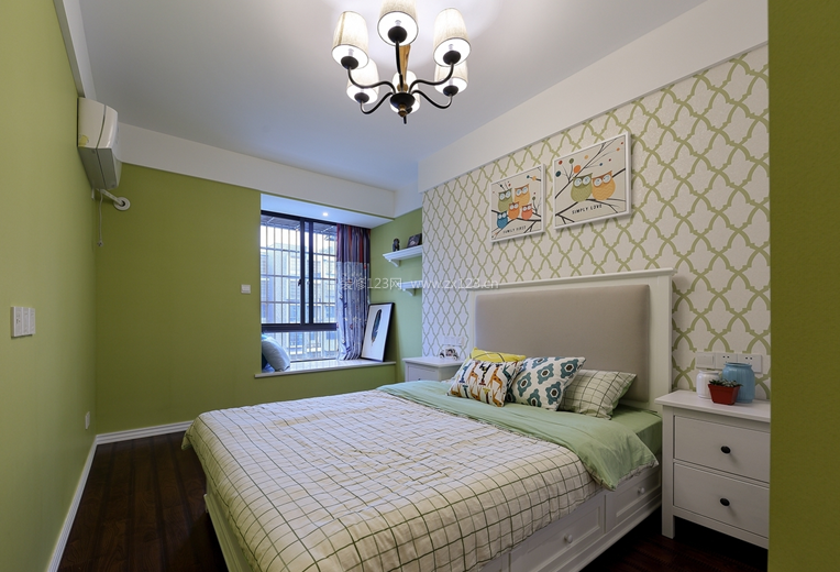简约法式卧室硅藻泥背景墙装修效果图片