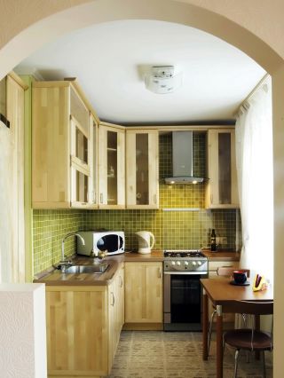 家庭小厨房格子砖墙面装修设计效果图片