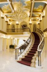  欧式宫廷风格别墅大厅楼梯效果图片