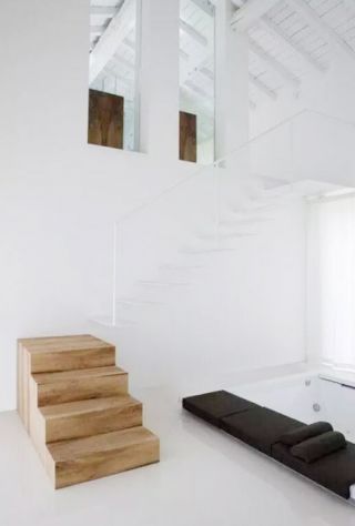 极简风格复式楼梯玻璃扶手效果图