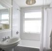 超小浴室白色瓷砖墙面装修
