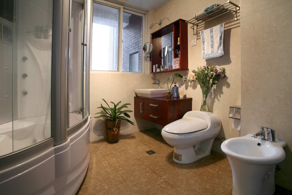 2022简约中式卫生间玻璃淋浴房装修效果图片