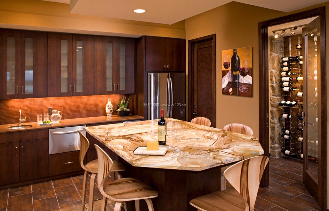 美式家庭别墅室内厨房小酒柜造型图片