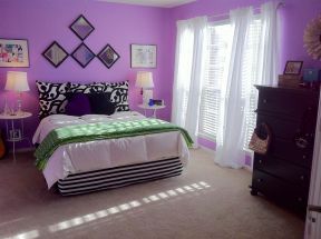 浅紫色房间卧室床头背景墙设计